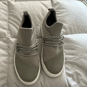 Steve Madden Grey sneaker size 7